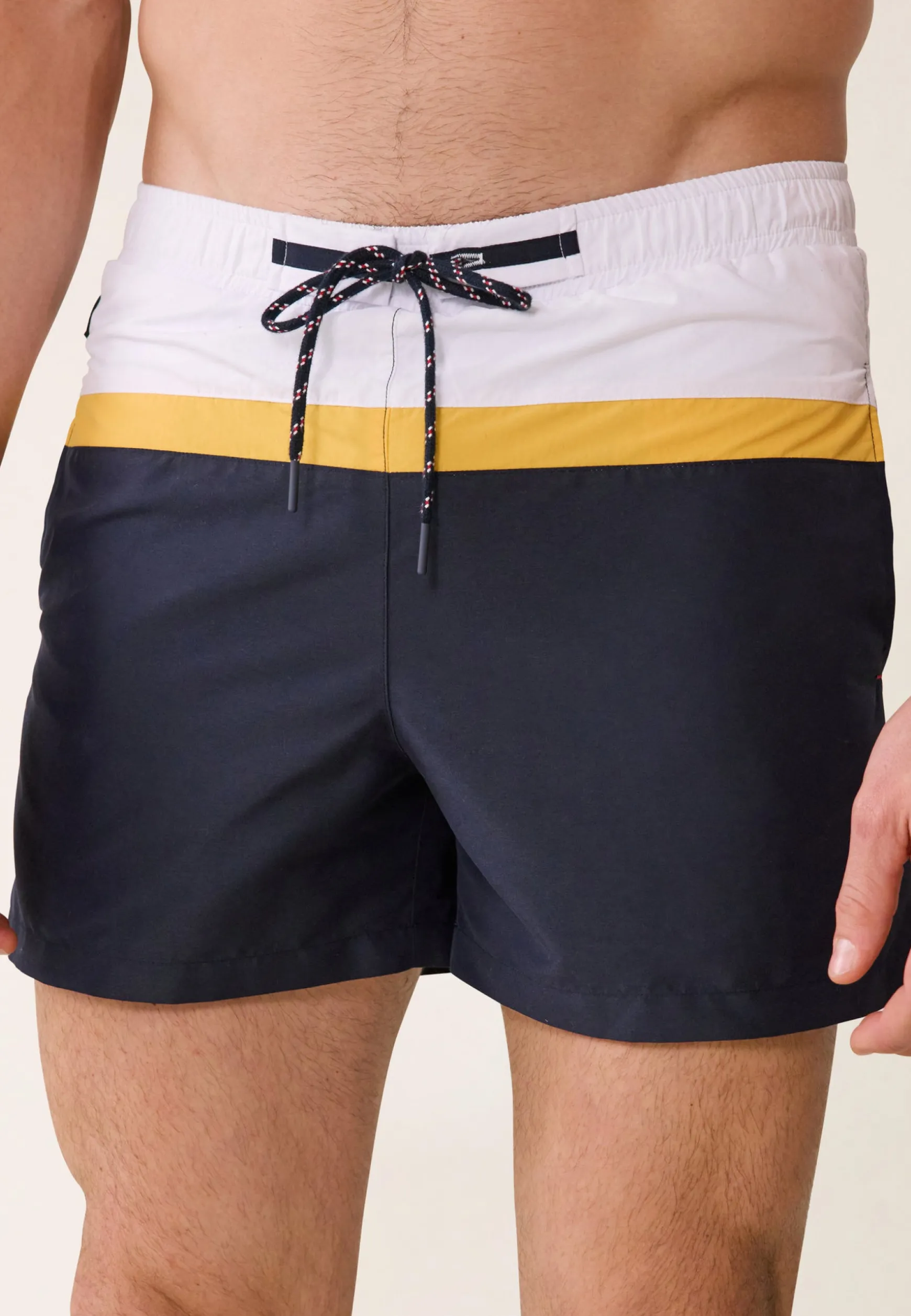 Le slip français Short de bain court ceinture élastiquée-Cormoran Marine Jaune<Homme Shorts De Bain